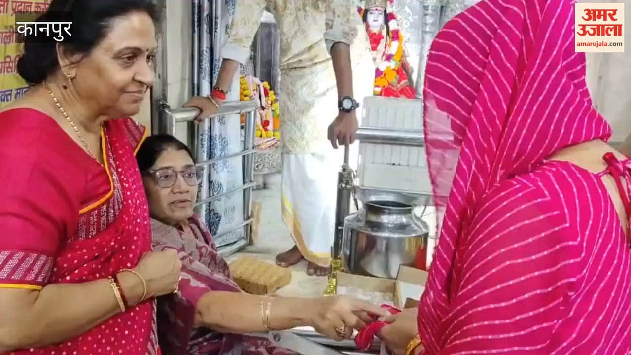 Kanpur: Distribution of 'Mother's Treasure' Held at Shri Jangli Devi Temple