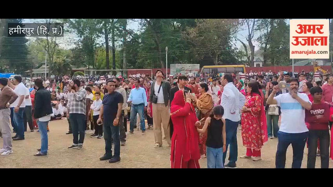 Hamirpur Surya Kiran team performed various stunts in the sky