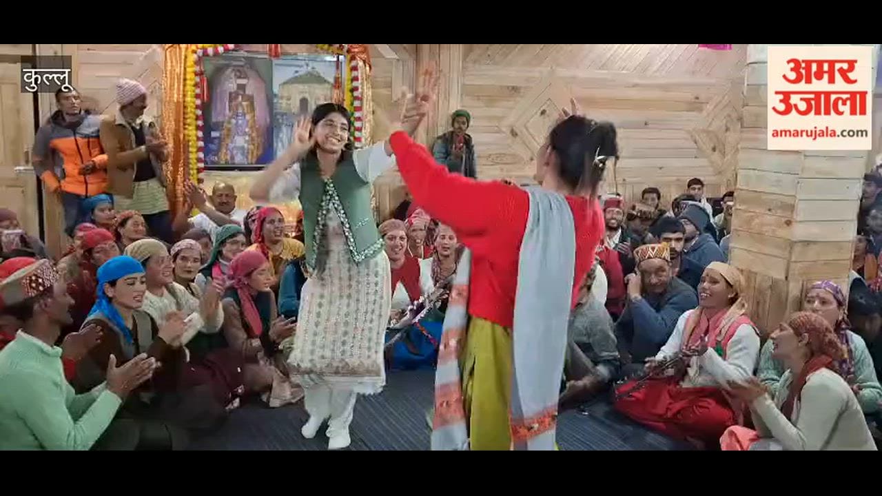 Kullu Women Perform Bhajan-Kirtan on Ashtami
