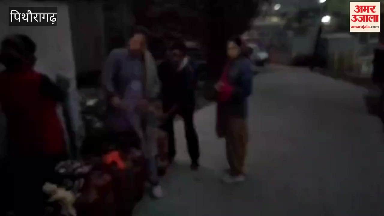 crowd of consumers has been gathering at gas distribution centers since late night in pithoragarh