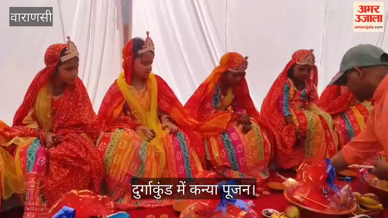 Kanya Pujan Performed at Durgakund on Ashtami of Navratri