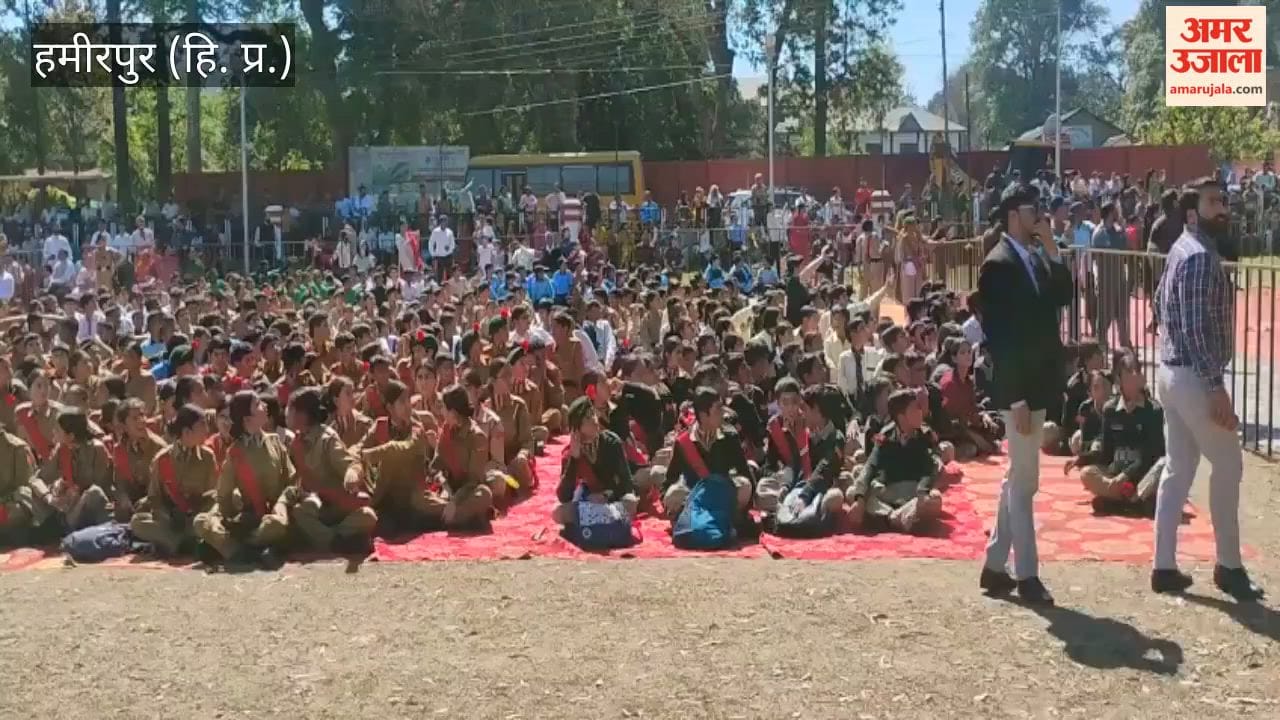 Hamirpur Fighter planes echoed in the skies of Sujanpur, Suryakiran team performed various stunts in the sky