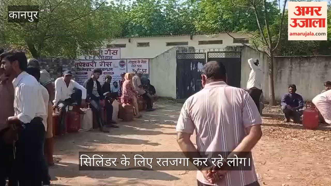 Kanpur Crowd of Hundreds Swarms Gas Agency Even Before Opening Long Queue of 200 People Forms as Early as 7 AM