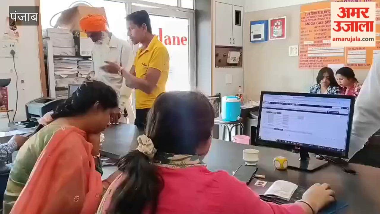 People in Moga have been standing in line for gas cylinders since morning.