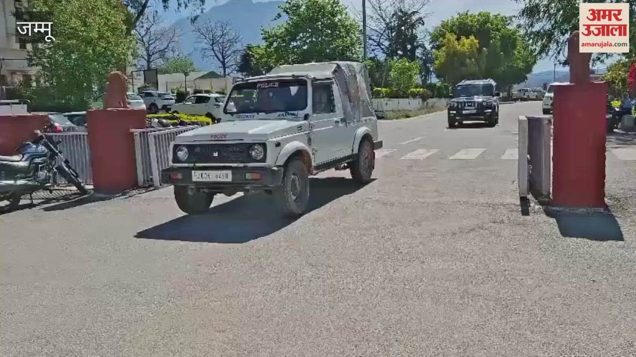 Baldev Raj Sharma met the Deputy Commissioner and demanded repair of the Tourist Reception Centre.