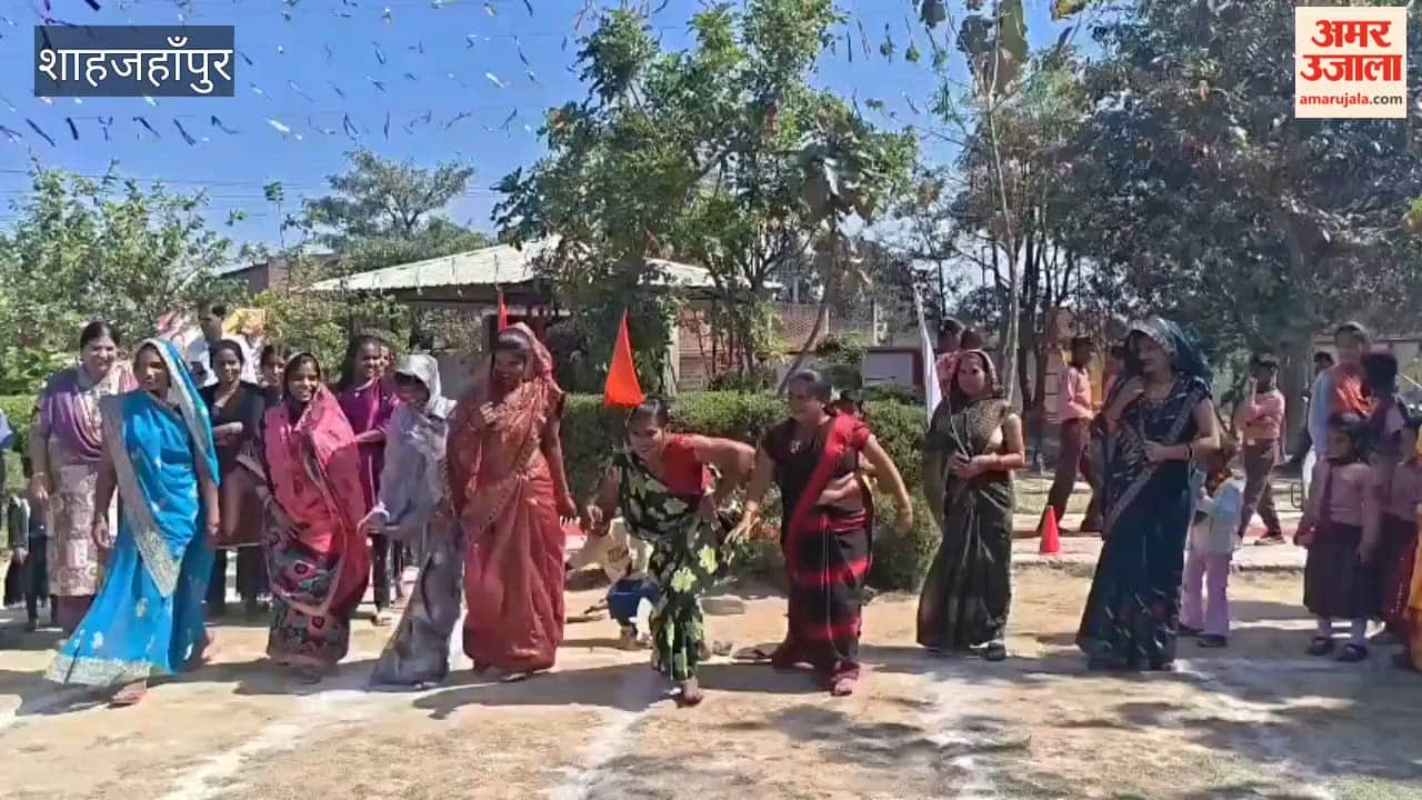 Students and their mothers participated in a race at a government school
