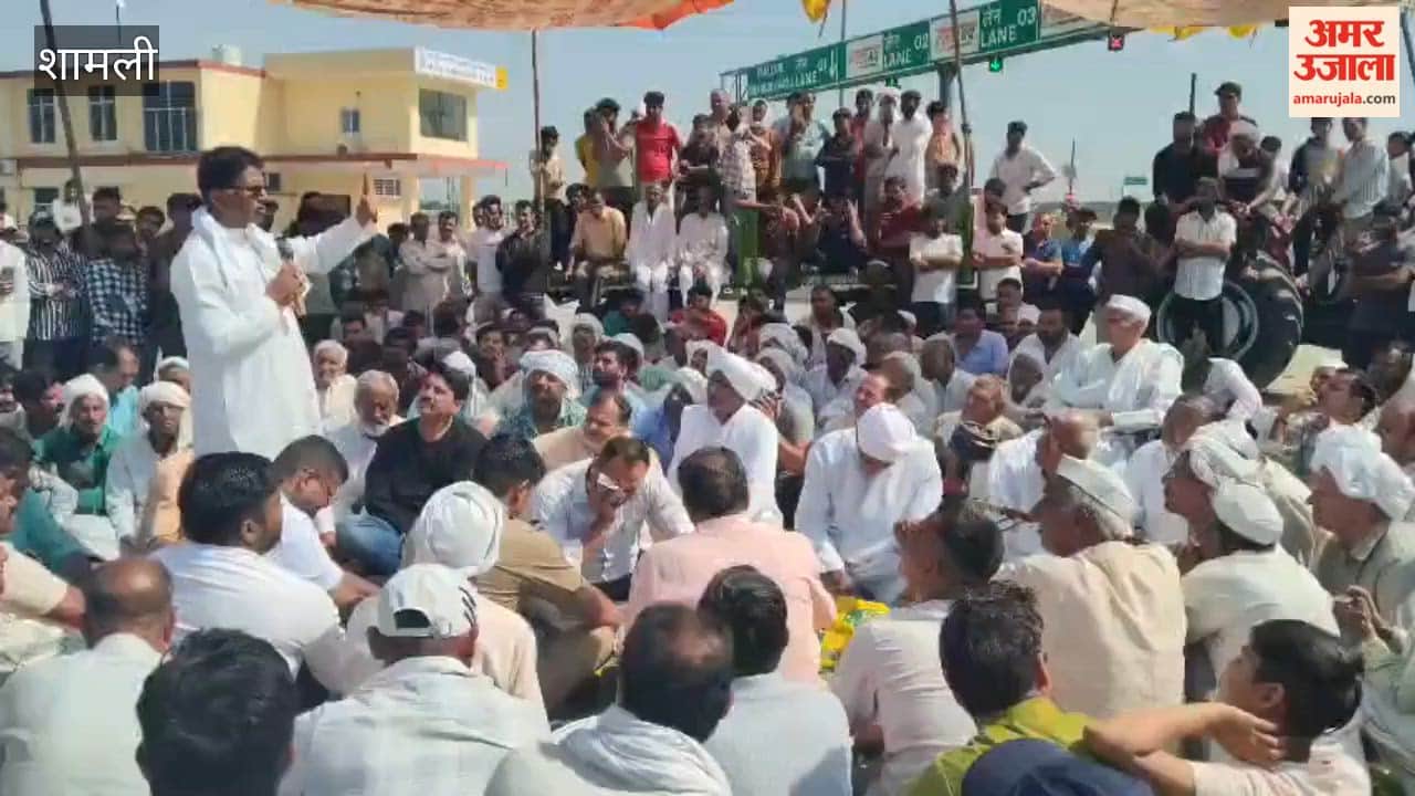 Enraged over the toll board issue, villagers from Karaunda Hathi staged a sit-in protest; a consensus has been reached to install a board at the toll plaza representing both villages.