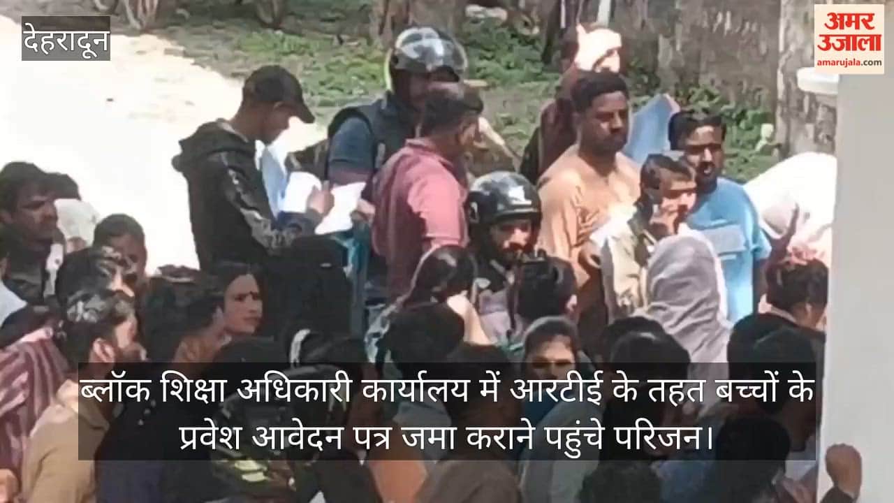 Guardians arrived to submit application forms for children admission under the RTE