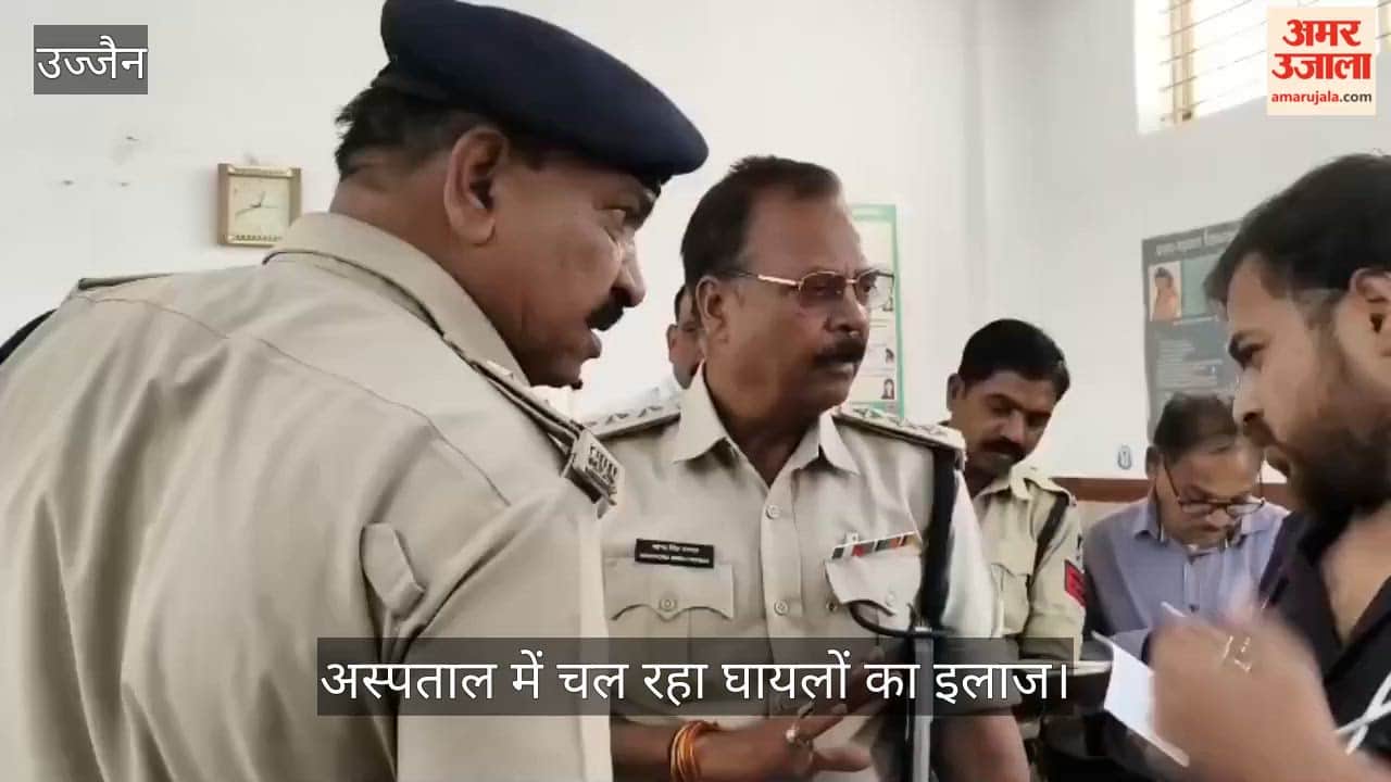 bus carrying wedding guests from Indore to Khachrod overturned, injuring 15.