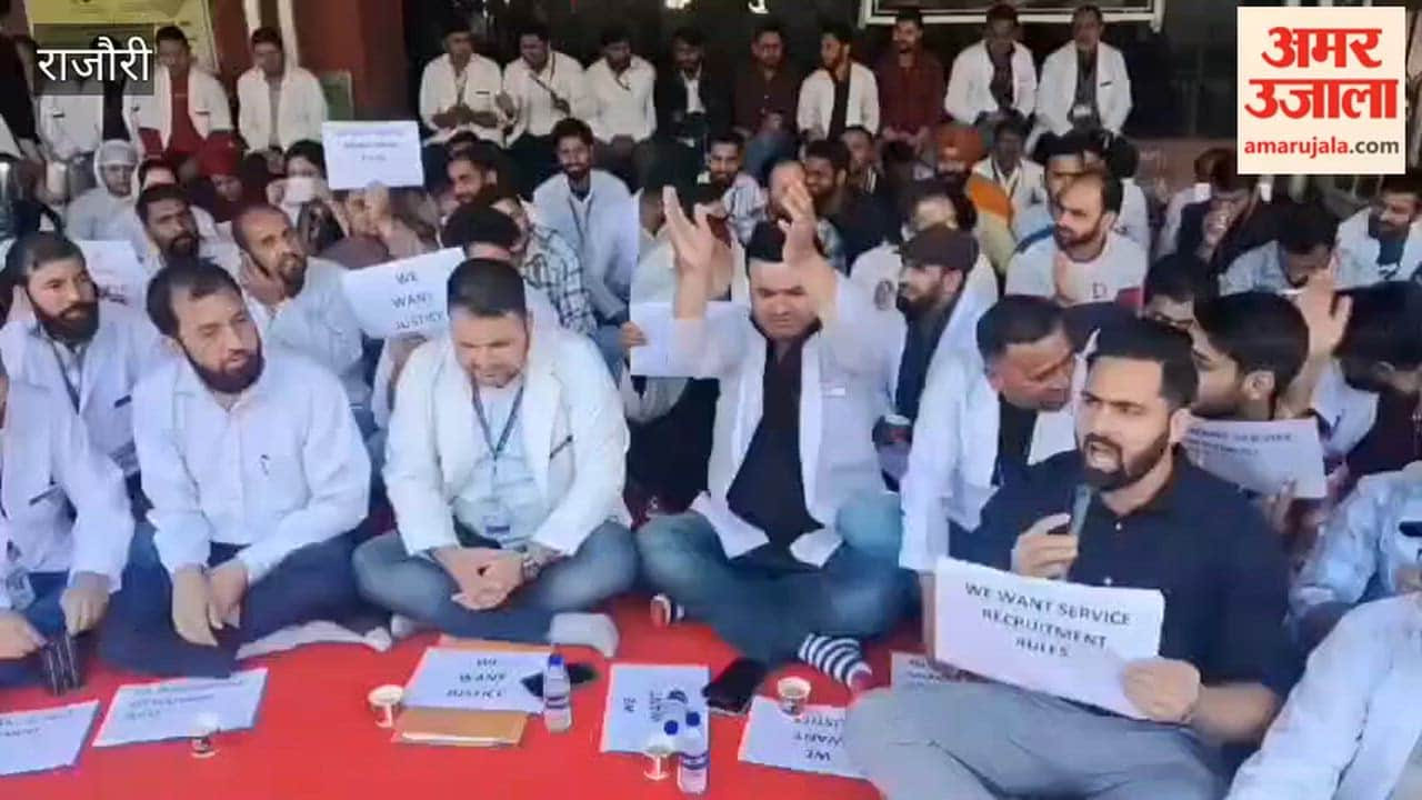 The protest of non-gazetted employees continued for the second day in GMC Rajouri.