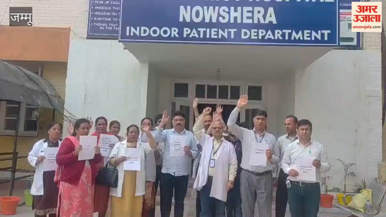 Medical Employees Federation's protest continued for the second day in Nowshera.