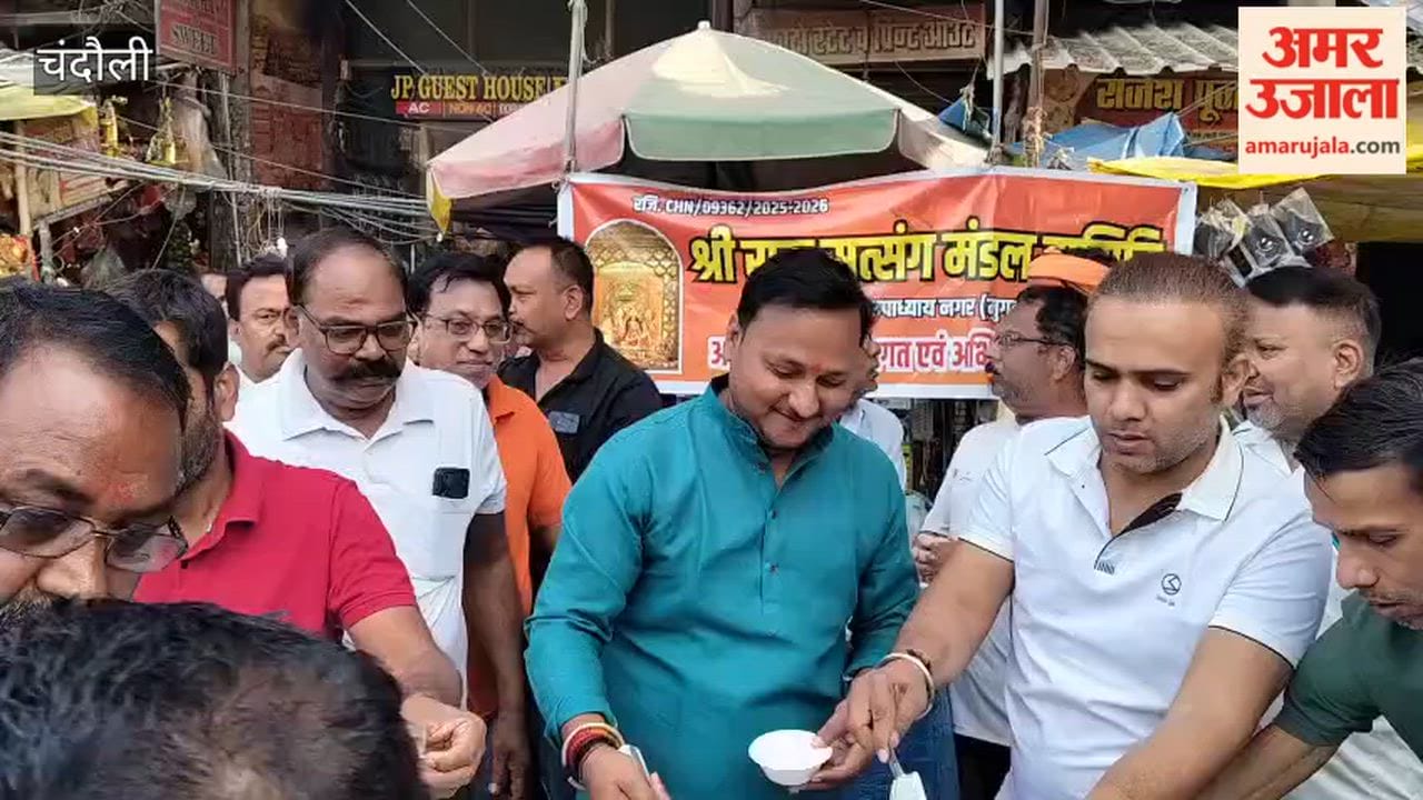 Devotees partake in Kheer Prasad amidst chants of Jai at Ram Navami community feast