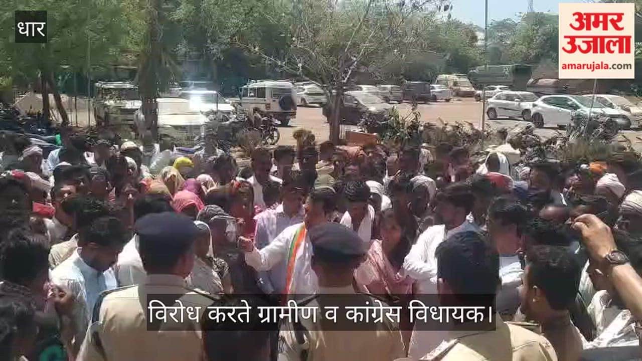 Congress MLA Baghel accompanied villagers to the police station, demanding