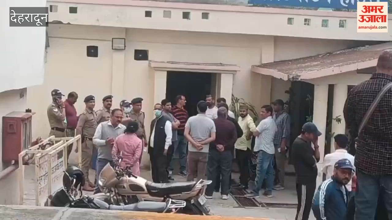 VIDEO: Case of PRD Jawan's Suicide in Police Custody; Crowd Gathers at Post-mortem House