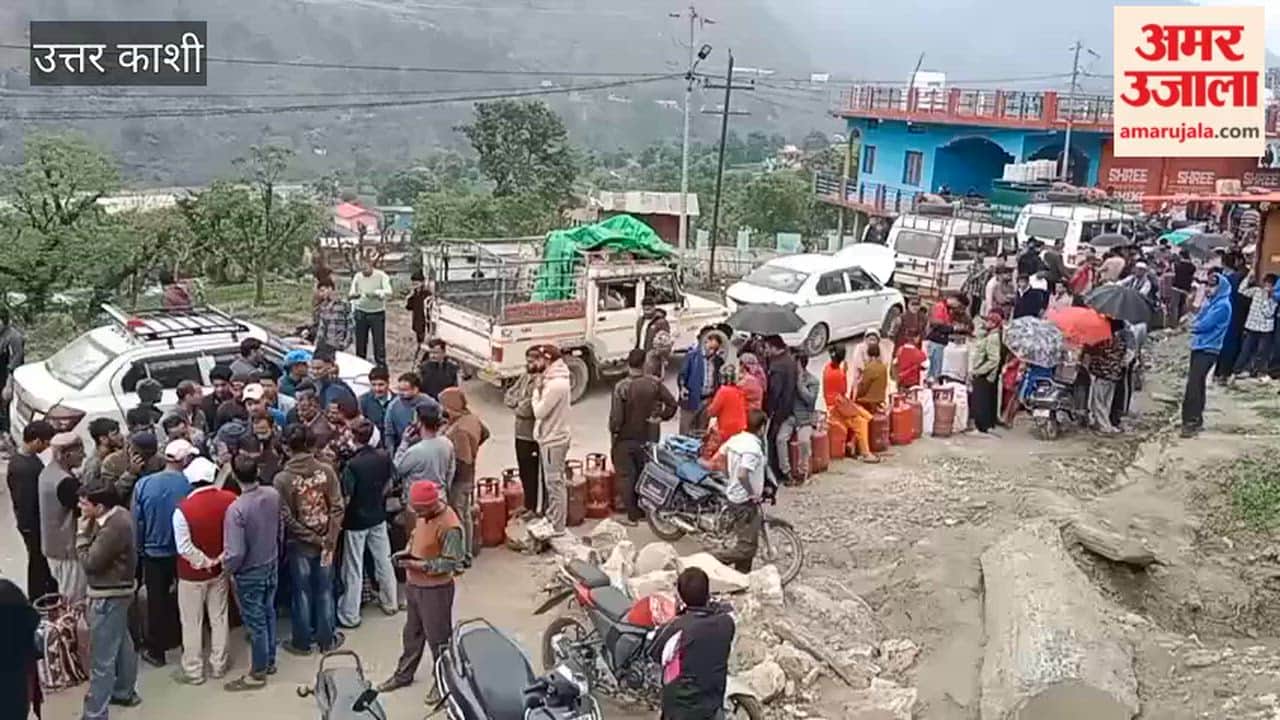 Uttarkashi News Crowd Swarms Naugaon as Cylinder Truck Arrives; Long Queue Forms  Causing Traffic Jam on Yamunotri Highway