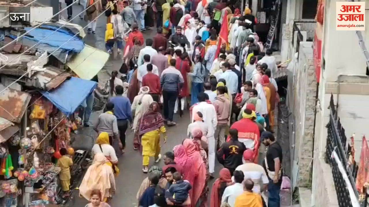 Una Amidst the rain, a flood of devotees surged into the shrine of Maa Chintpurni, with long queues of pilgrims stretching all the way to the main market
