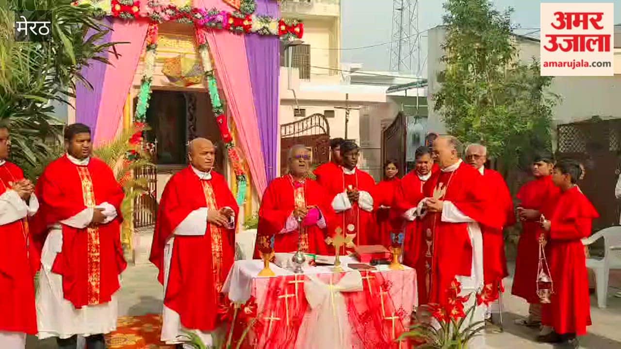 At the historic Roman Catholic Church, special religious programs were held on Palm Sunday, followed by a special prayer service after the procession.