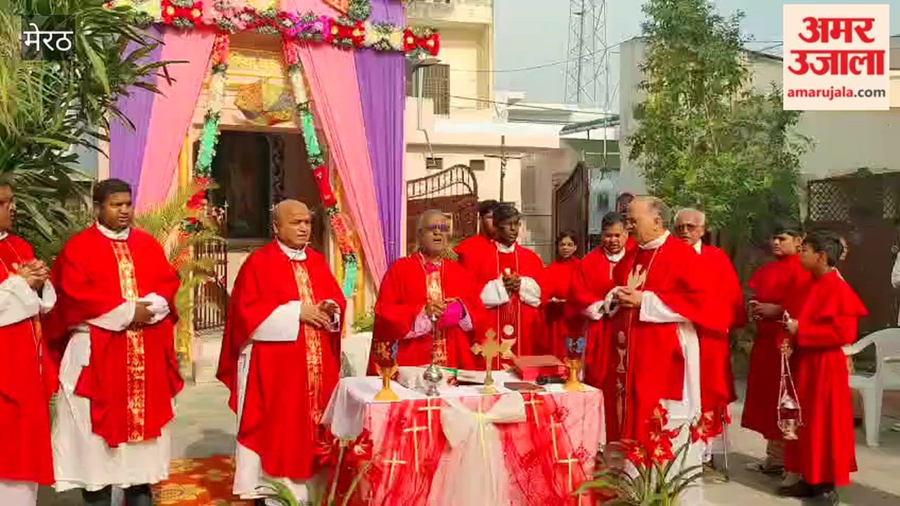 At the historic Roman Catholic Church, special religious programs were held on Palm Sunday, followed by a special prayer service after the procession.