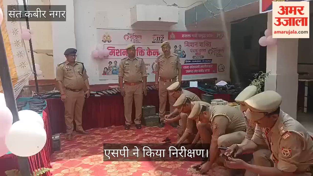 The SP took stock of the preparations for the maintenance of weapons in front of him.