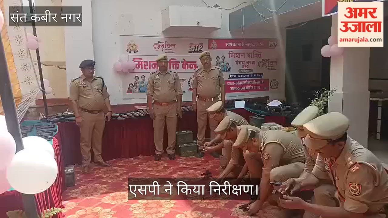 The SP took stock of the preparations for the maintenance of weapons in front of him.
