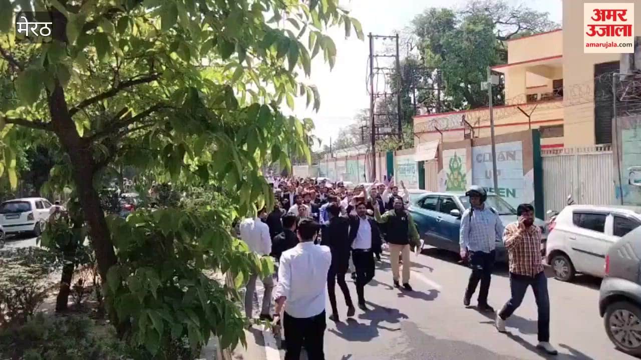 Meerut: Lawyers Protest Against Assault on Advocate; Gherao SSP's Office