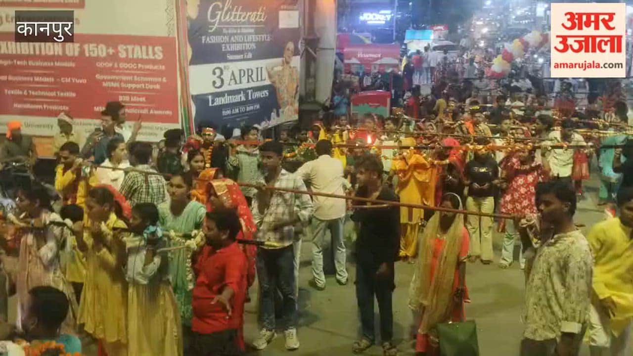 Kanpur: Jaware Procession Arrives at Baradevi Temple from Govind Nagar; Massive Traffic Jam Ensues