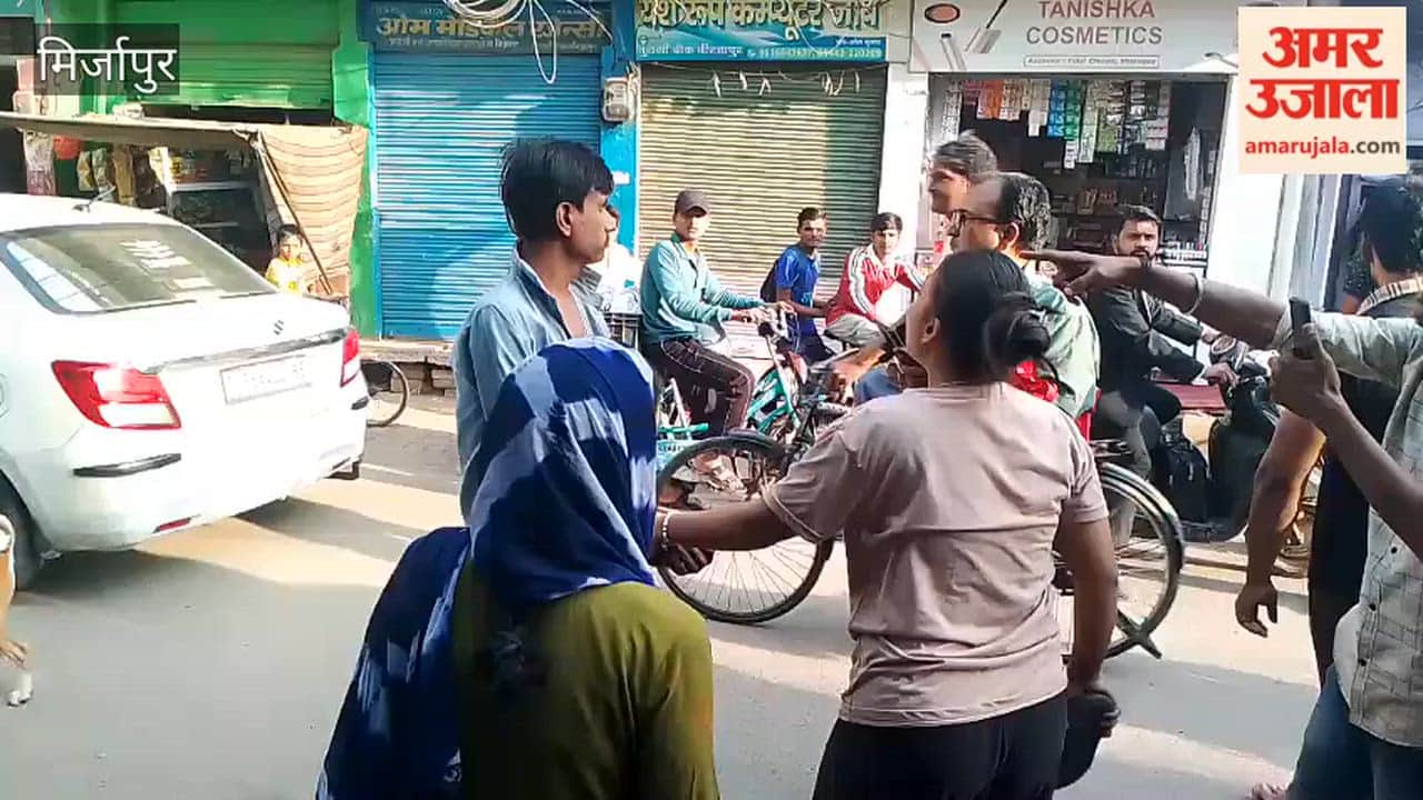 Youth goes to issue threats after molestation young woman beats him with slippers in broad daylight