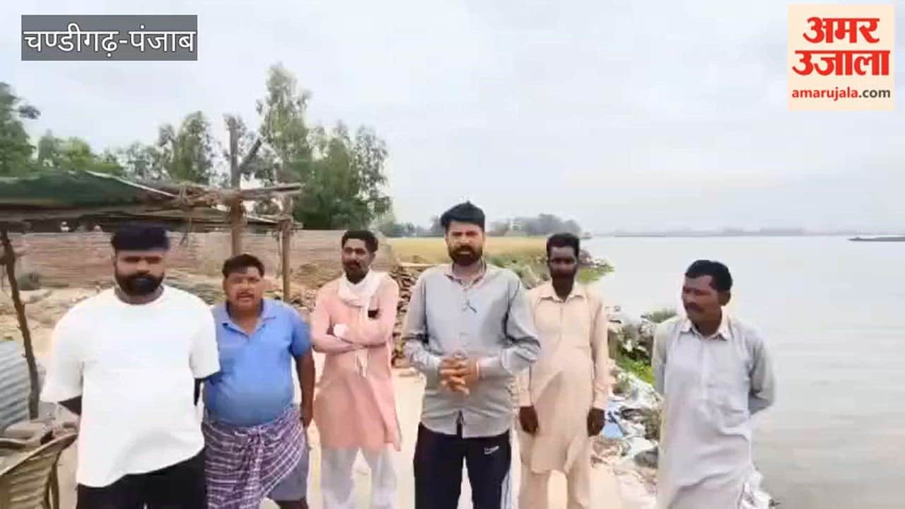 The waters of the Sutlej River have reached Tendi Wala, a village near the Hussainiwala border.