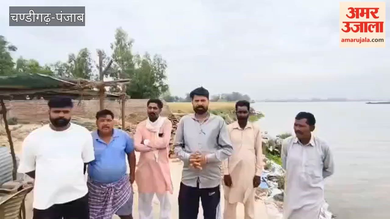 The waters of the Sutlej River have reached Tendi Wala, a village near the Hussainiwala border.