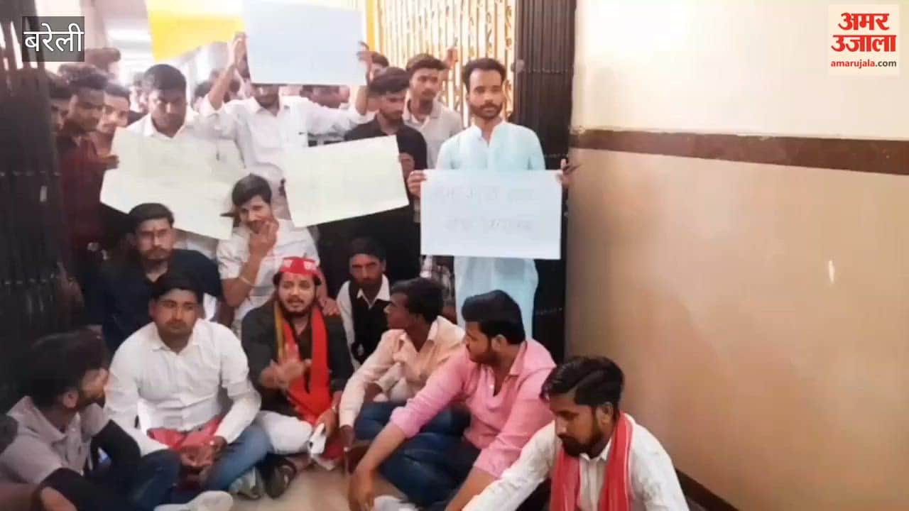 Samajwadi Chhatra Sabha Stages Protest at Rohilkhand University in Bareilly