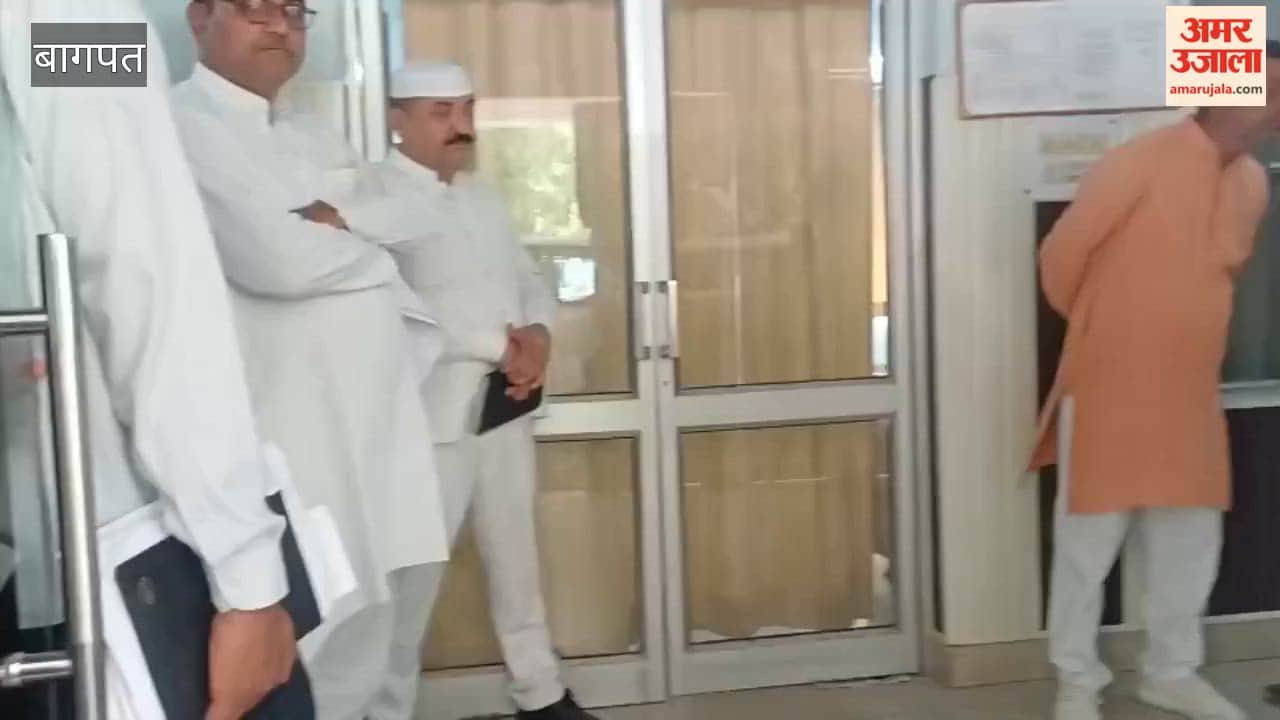 Baghpat: Core Committee meeting amidst closed gate in Inspection Building, Minister of State in-charge Jaswant Saini reviewed