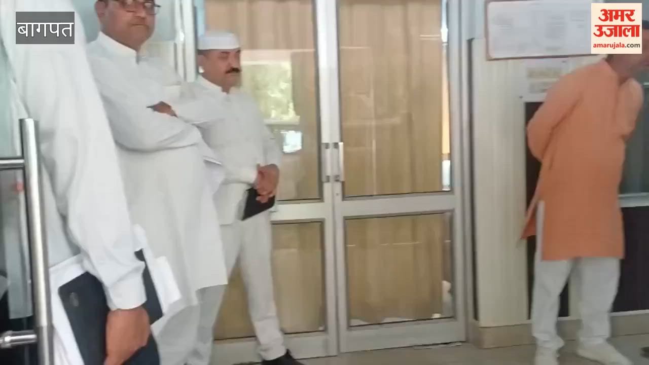 Baghpat: Core Committee meeting amidst closed gate in Inspection Building, Minister of State in-charge Jaswant Saini reviewed