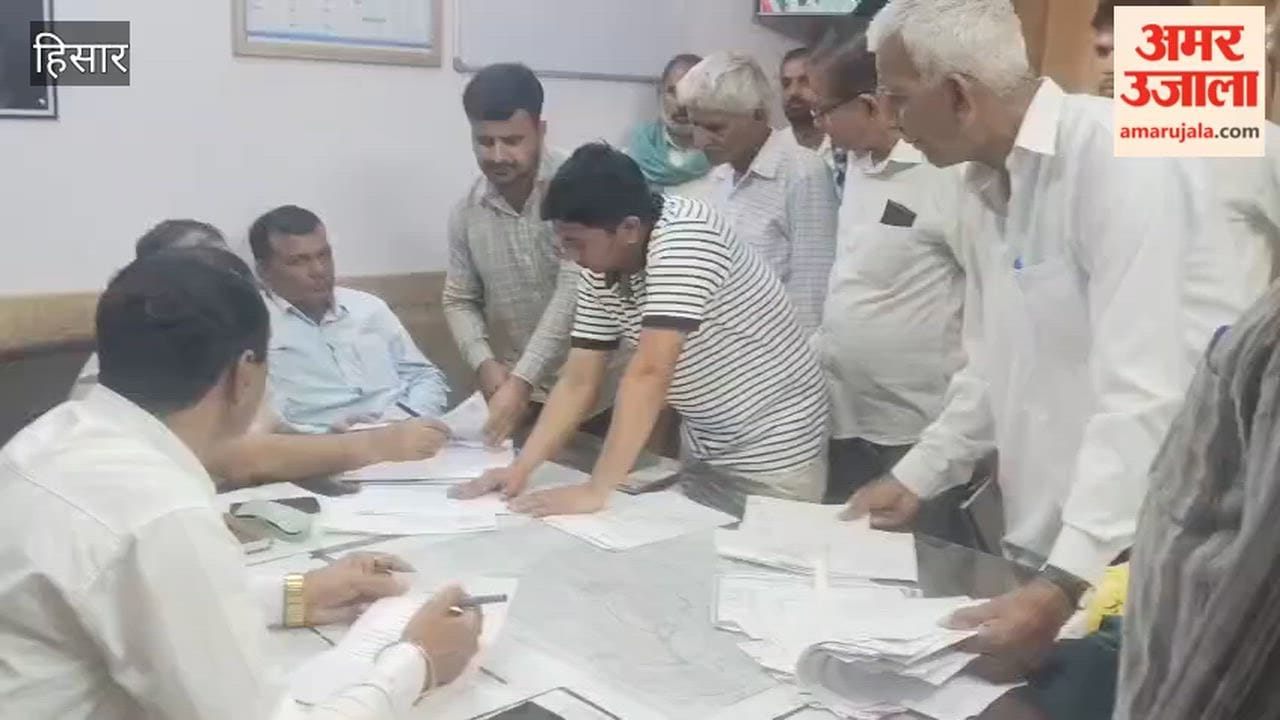 Before the implementation of the new collector rate, a crowd gathered at the tehsil office