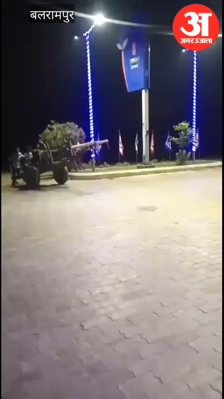डीजल नहीं मिला तो ‘बैल’ बने सगे भाई, बैलगाड़ी पर पंपिंग सेट खींचकर पहुंचे पेट्रोल पंप