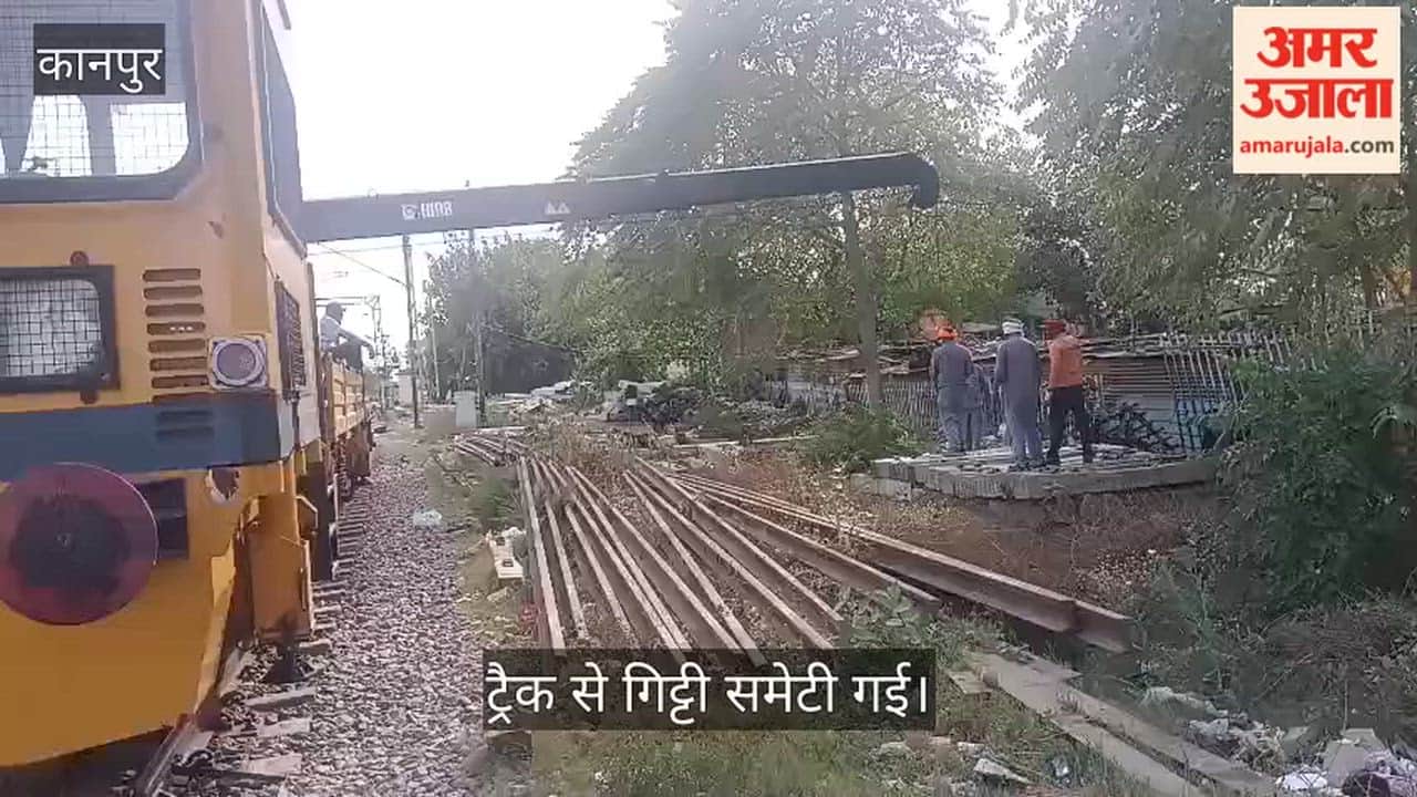 Kanpur Old stone sleepers removed from the Rail Ganga Bridge in Shuklaganj