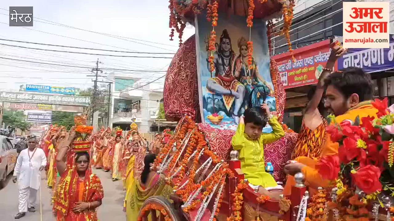 A Kalash Yatra set out from the Bholeswar Mahadev Temple.
