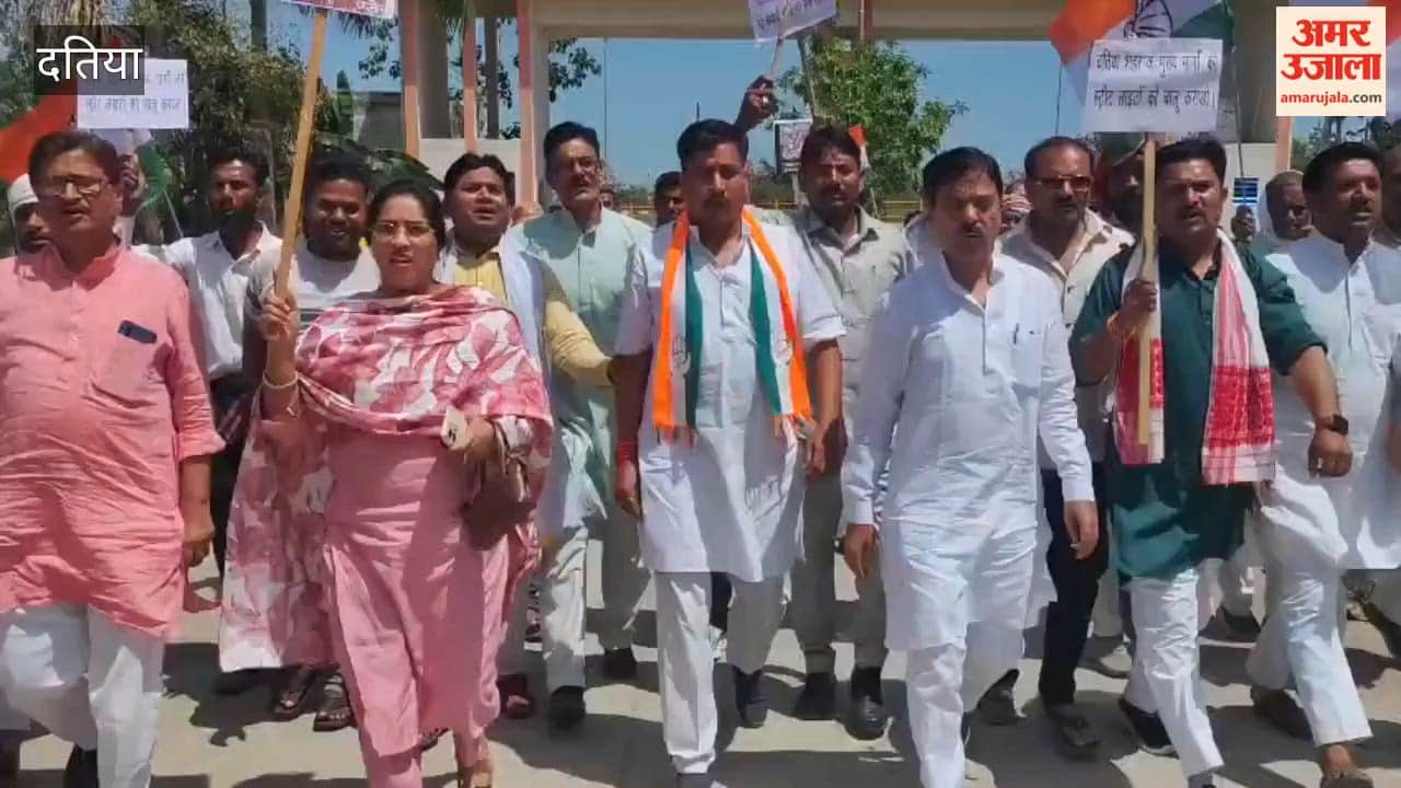 Congress protests against the government in Datia, submits memorandum to administration, warns of violent agitation