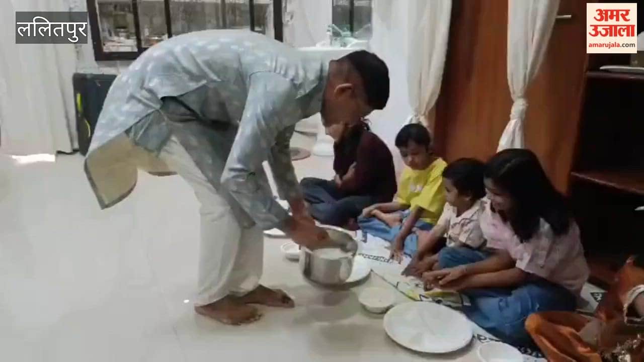 Lalitpur SP organised a feast for girls on Ram Navami, took blessings with his wife, and received a lot of praise.