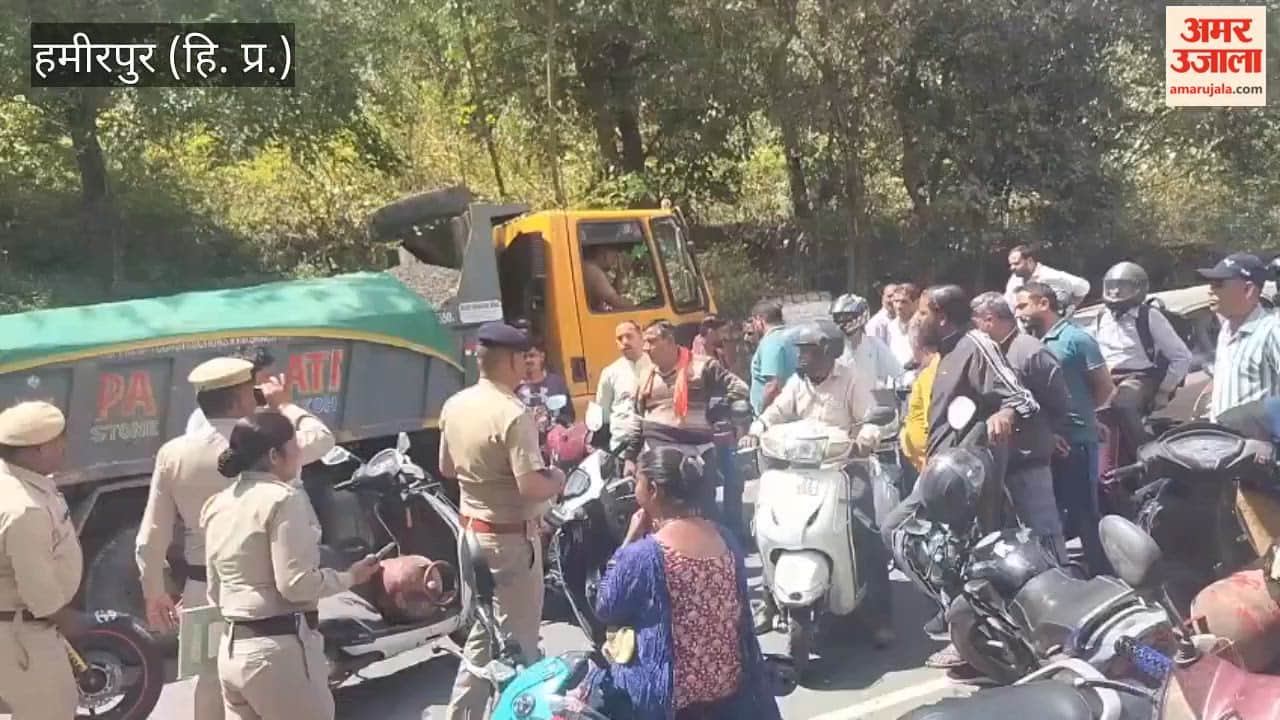 Hamirpur Villagers stage road blockade at Nohli Bridge over non-availability of domestic gas cylinders