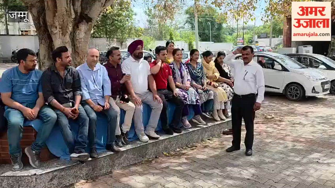 Medical staff protest at Kot Bhalwal Hospital, demand restoration of pay system