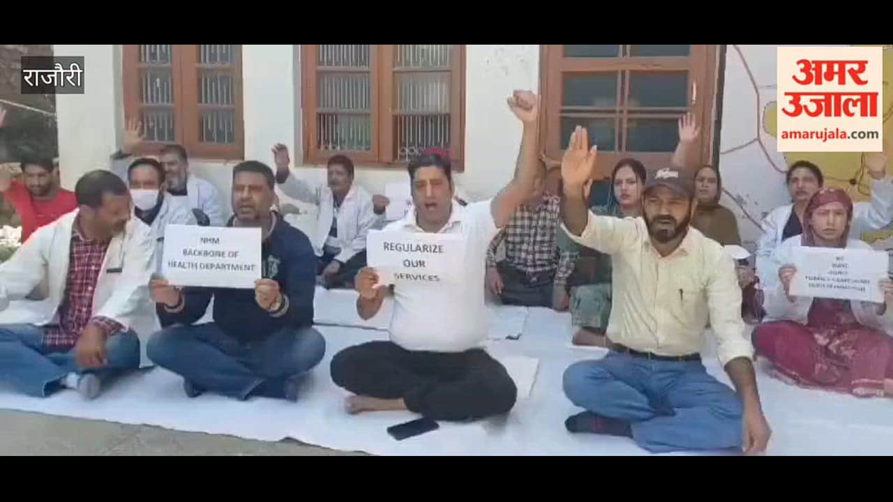 Non-gazetted employees stage peaceful protest at Rajouri GMC, demand restoration of 2.5 days salary