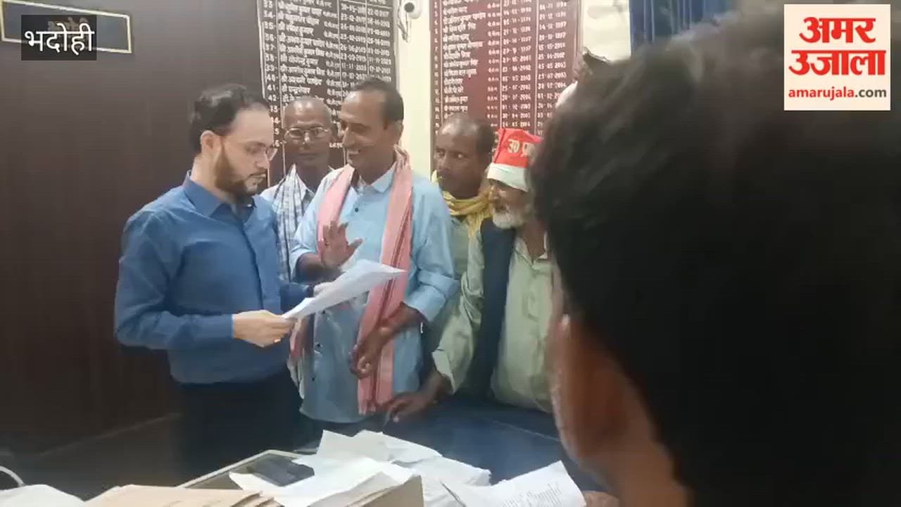Agragami Kisan Sabha Stages Sit-in at Tehsil Office bhadohi