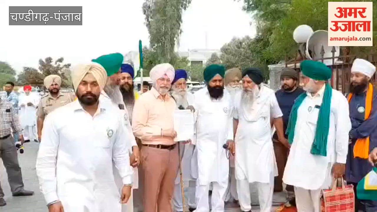 Farmers' Sit-in Protest Outside Zira SDM Office