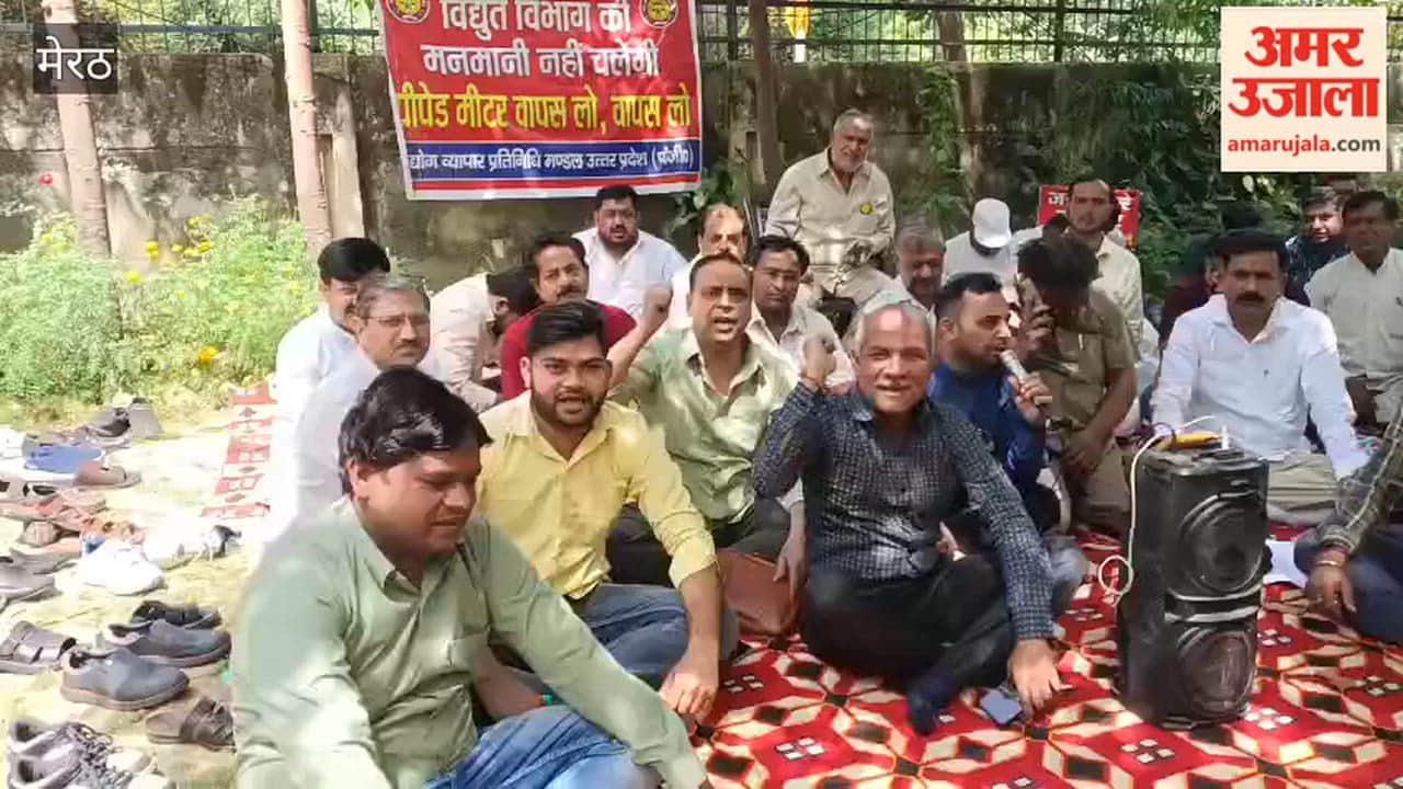 Meerut: Protested for settlement of 14-point demands