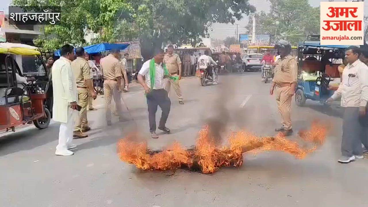 Police Force Stood By and Watched as BKU Torched the Administration's Effigy