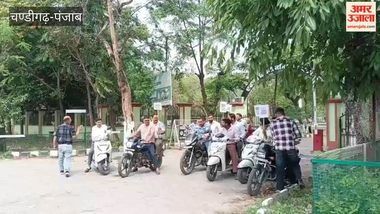 DC Office Employees Union Pathankot took out bike rally for their demands
