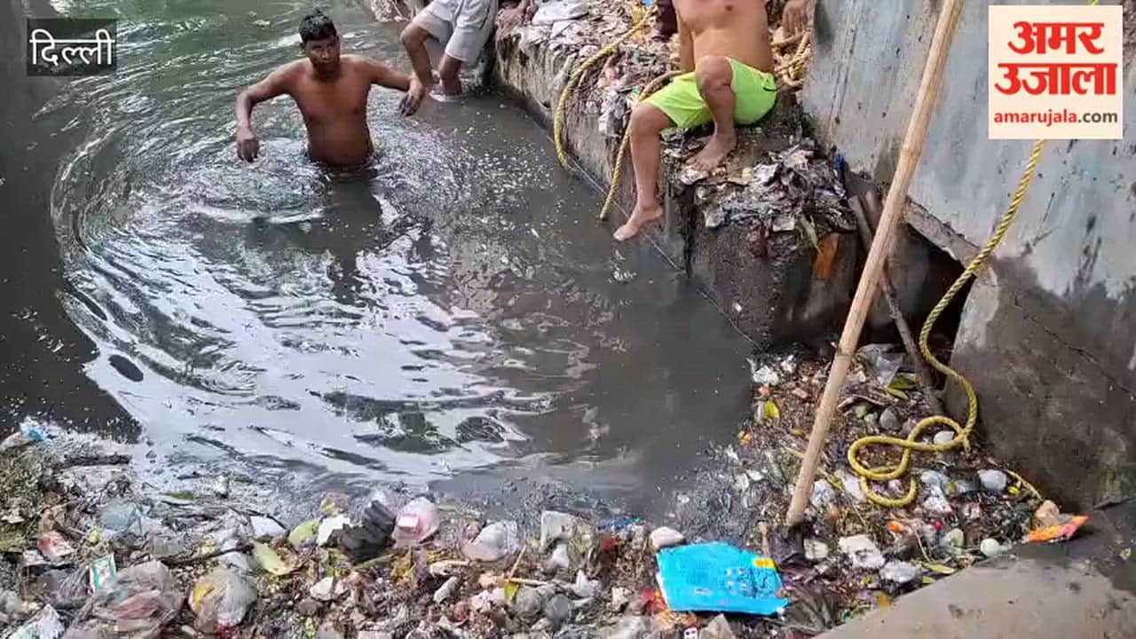 Laborer died by drowning while cleaning drain in Delhi