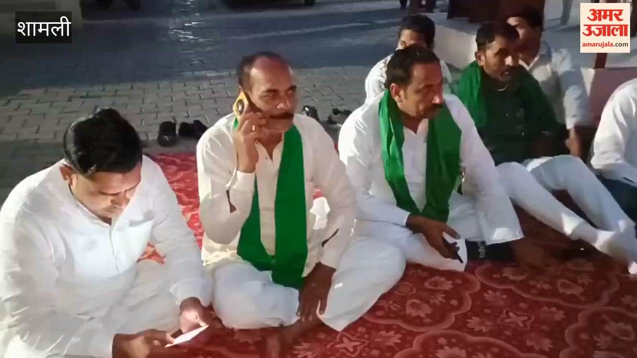 In protest against the arrest of BKU National Spokesperson Rakesh Tikait, BKU workers staged sit-ins at police stations across the district.