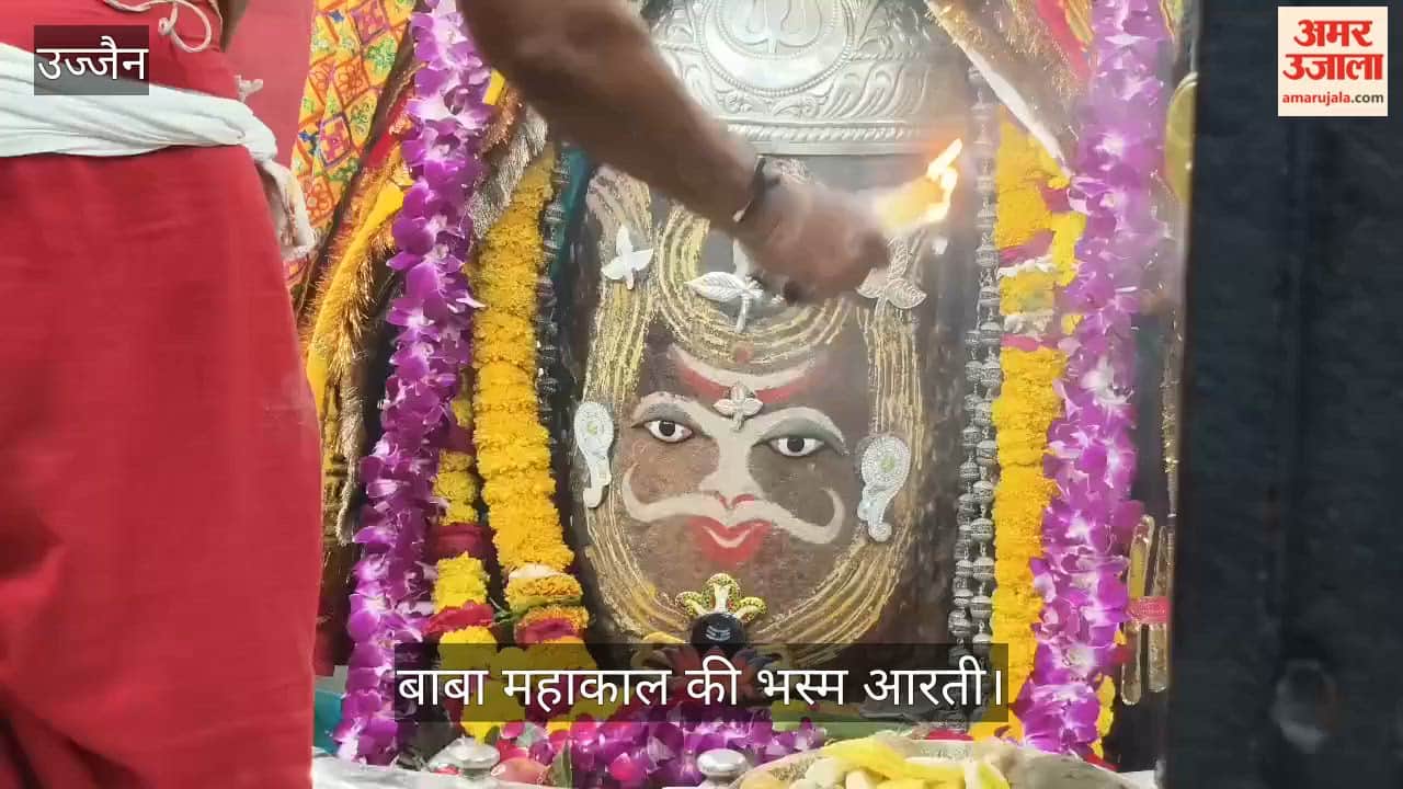 Ujjain News: Huge crowd throngs Mahakal temple for Bhasma Aarti, cricketer Sneha Rana seeks blessings