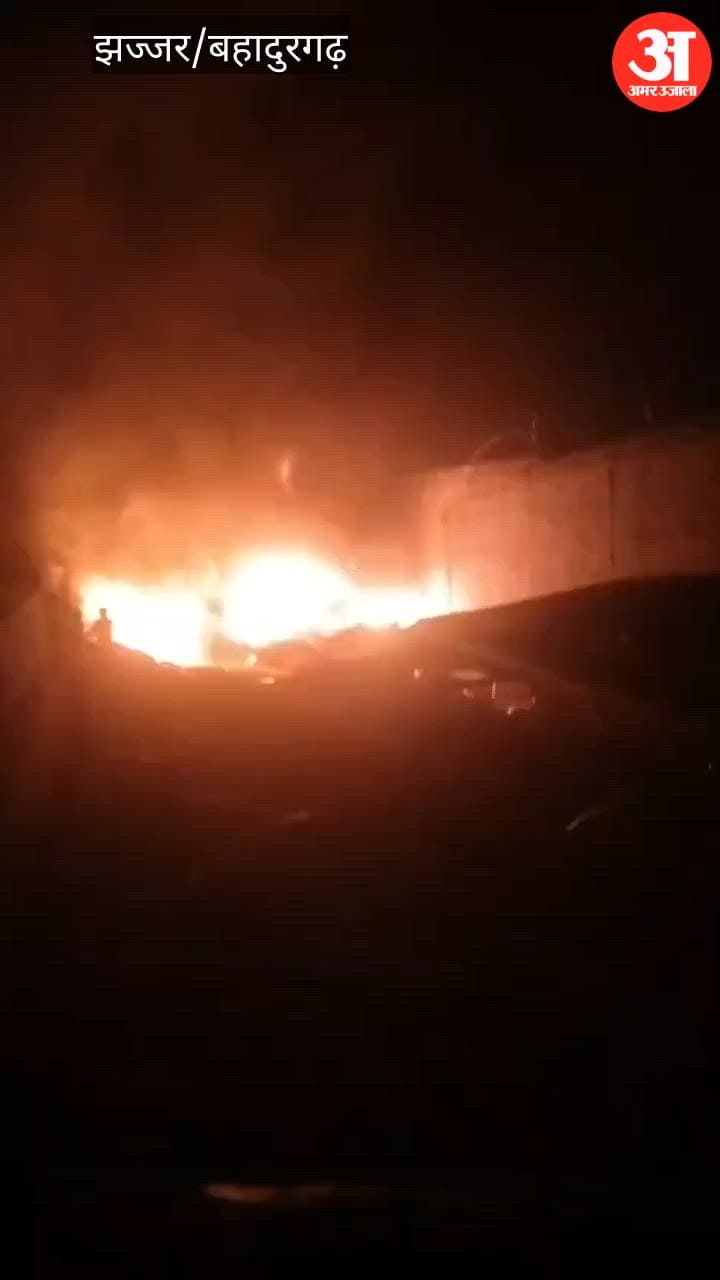 बहादुरगढ़ में दो फैक्टरियों व एक गोदाम में आग से लाखों का नुकसान